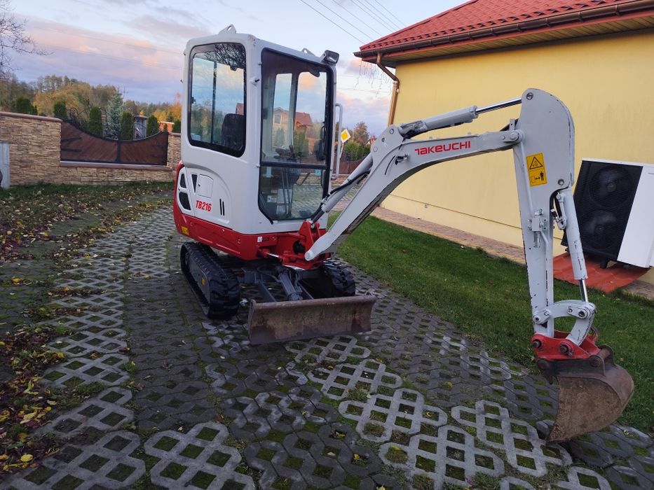 Minikoparka takeuchi Kubota cat jcb