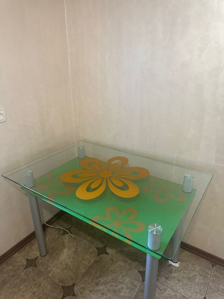 Стіл кухонний крутий