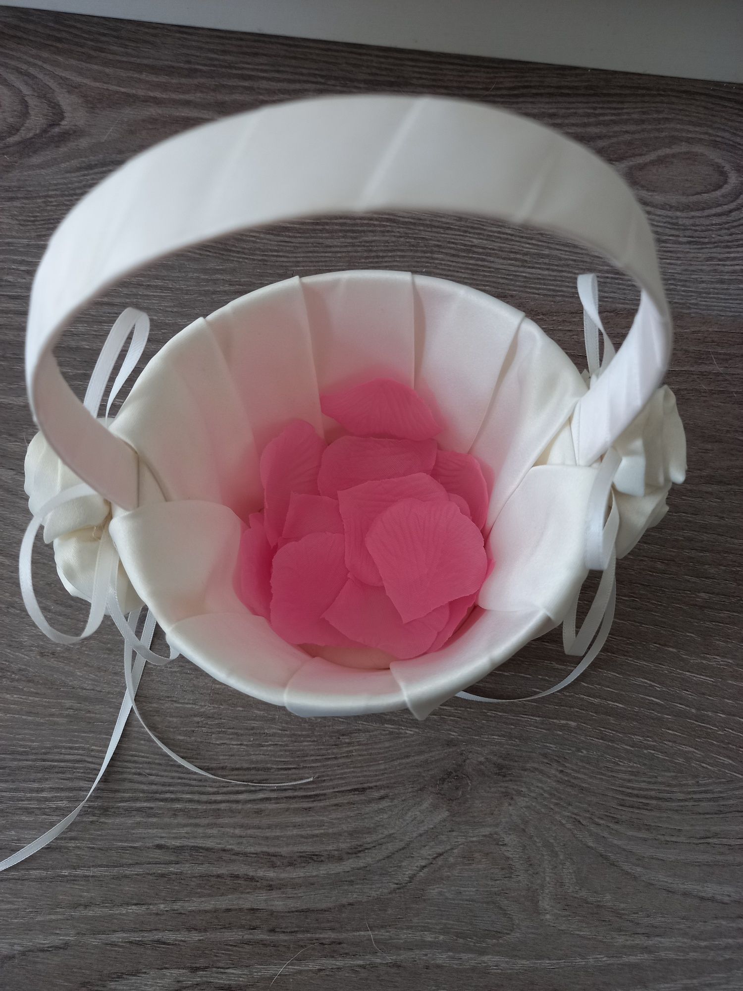 Весільний кошик для пелюсток троянд