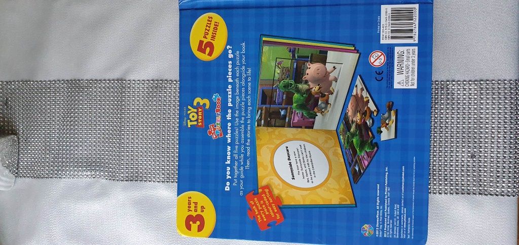 Książka z puzzlami
