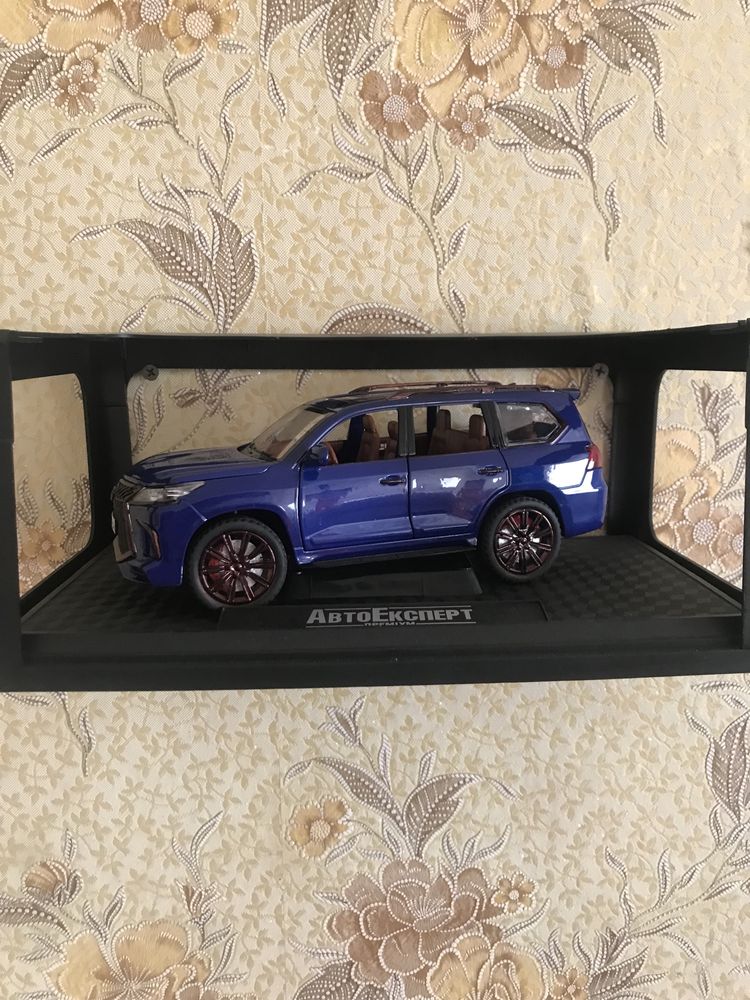 Продам модель 1/24