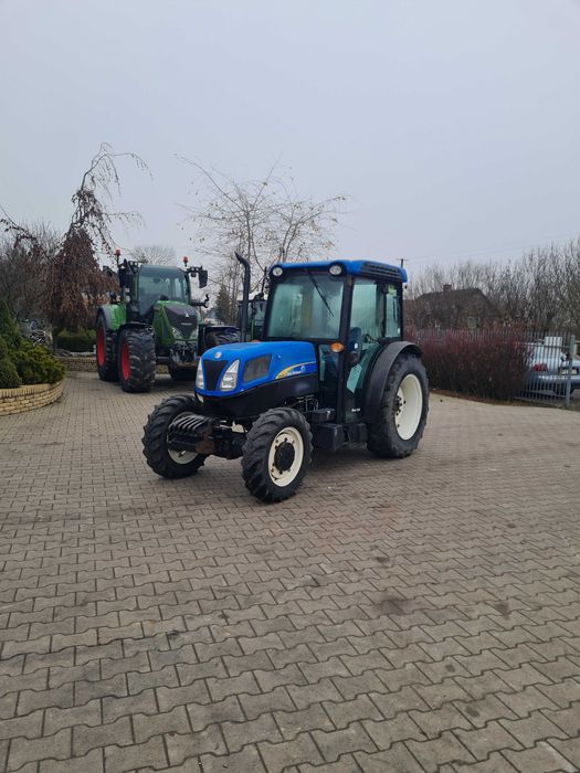 Ciagnik sadowniczy New Holland T4040F