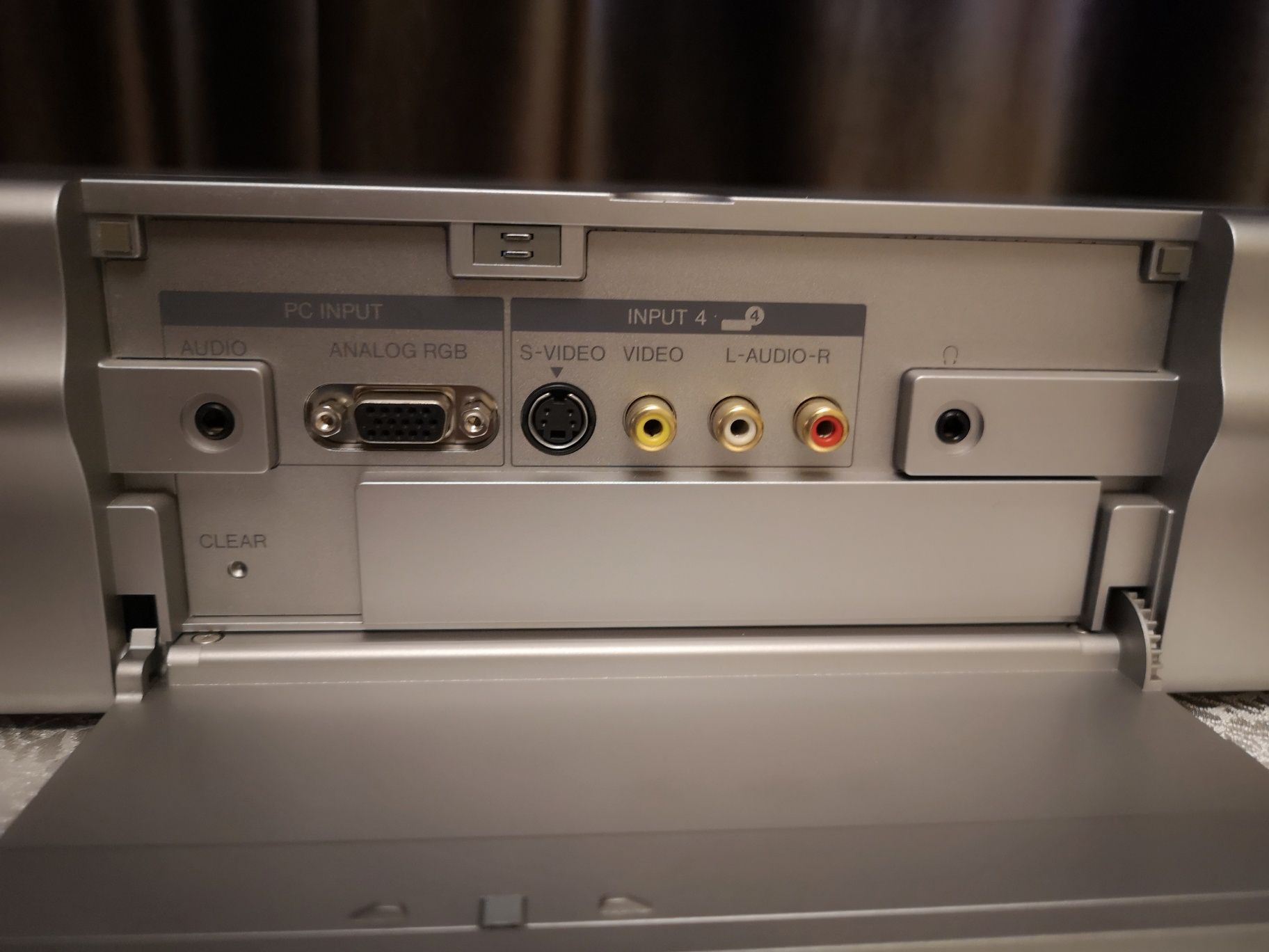 ТВ Рессивер Sharp LC-30HV4E
TV media ресивер с тюнером и av-интерфейса