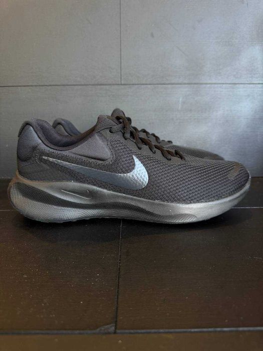 Кросівки Nike Revolution 7 FB2207-005 (43)