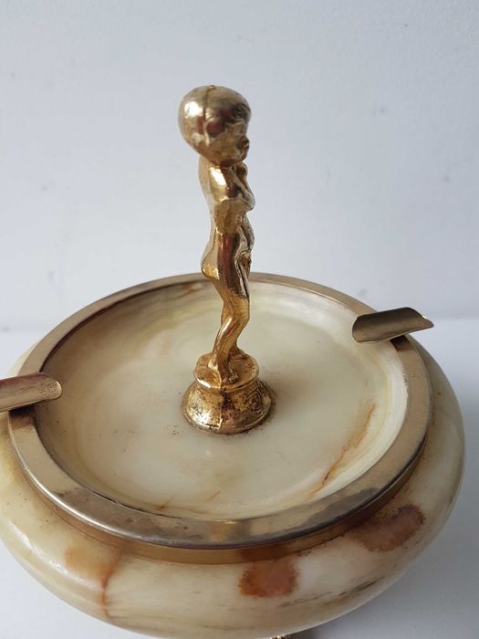 Antyczna popielnica z Onyksu Złoty Kupidyn z harfą lata '70 - 0,665kg