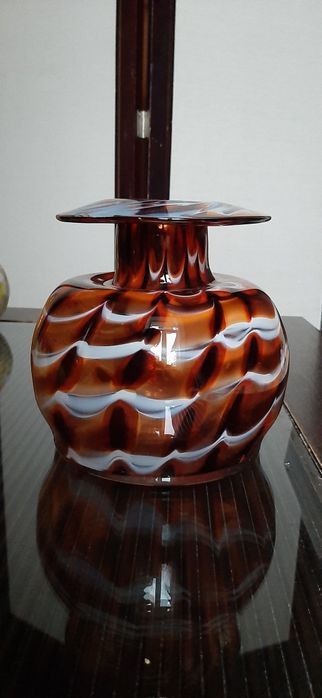 Надзвичайно красива ваза ручної роботи, гутне скло