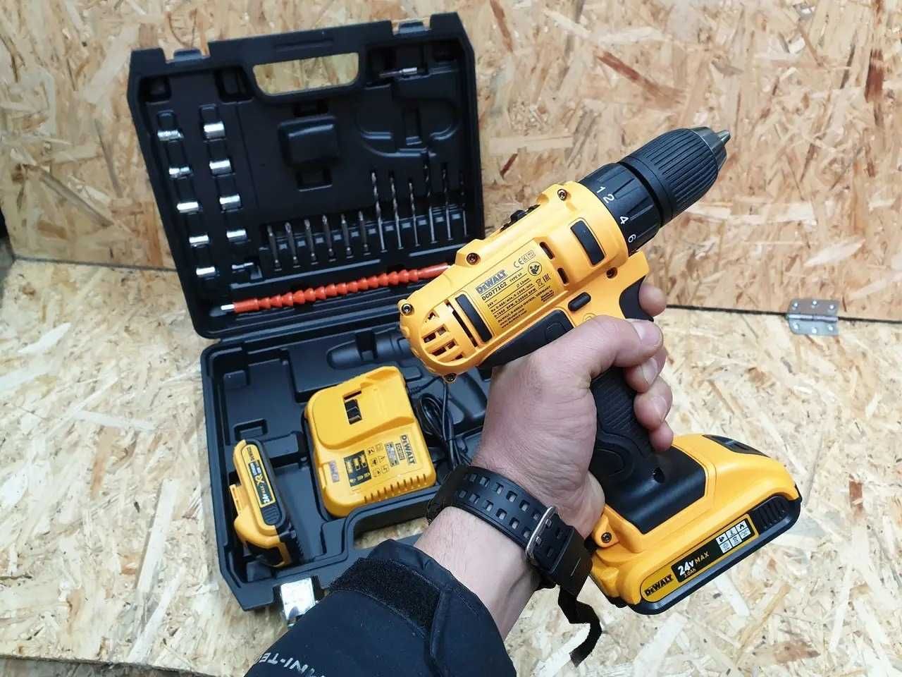 Акумуляторний шуруповерт Dewalt з DFR патроном та набором. Шурупокрут