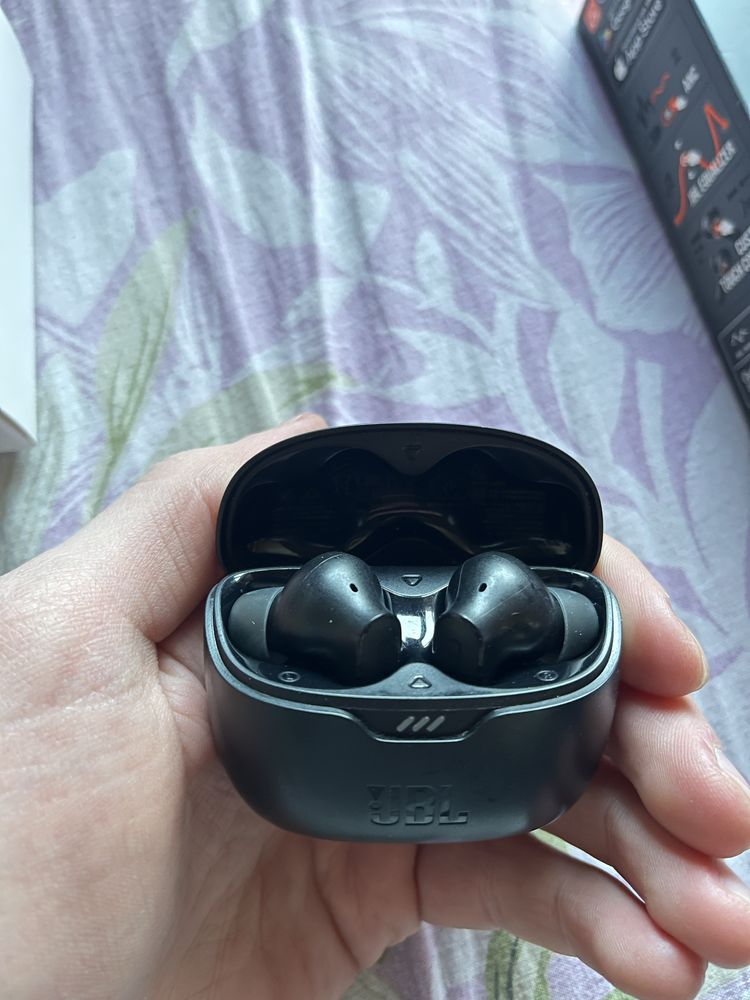 Навушники JBL Tune Beam в хорошому стані