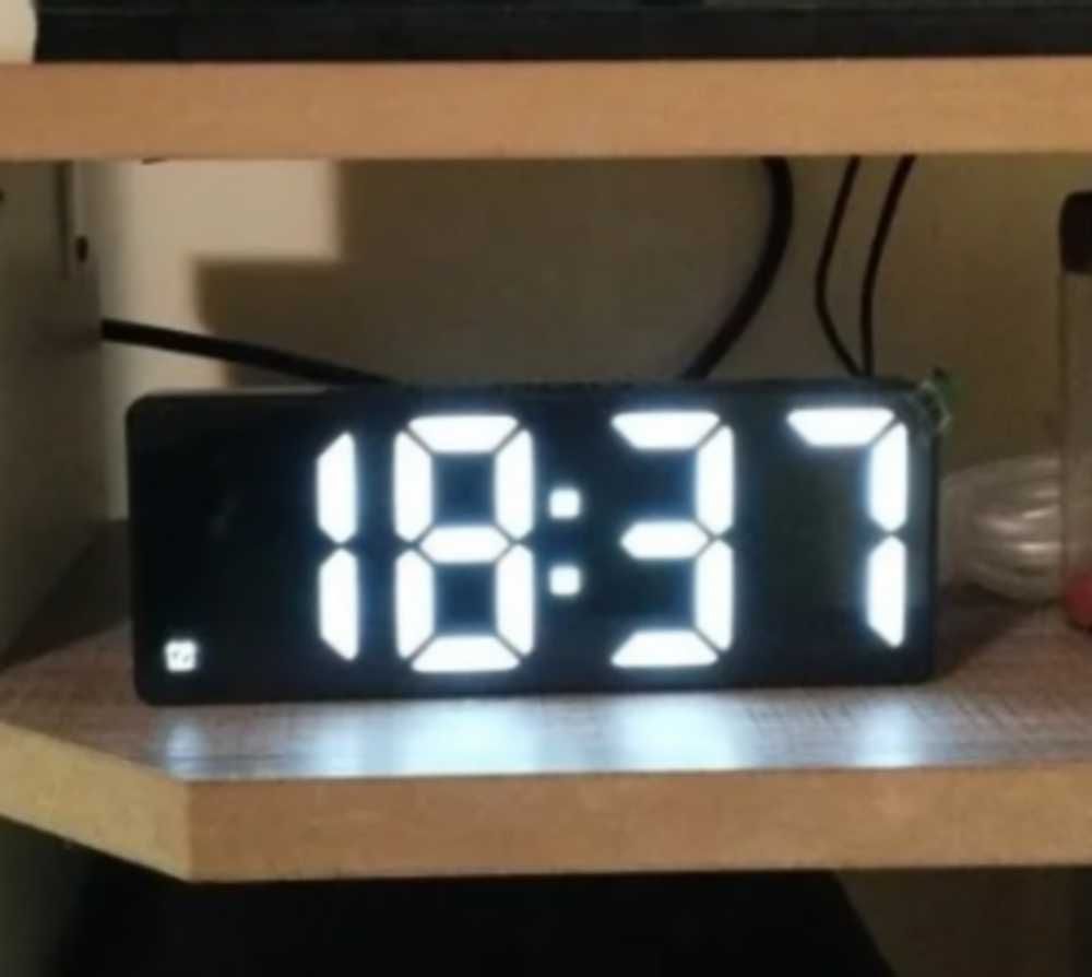Nowy zegar LED pokojowy zegarek cyfrowy z wyświetlaczem budzik