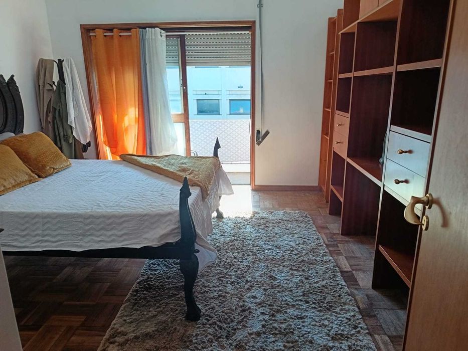 Alugo Quarto - Porto