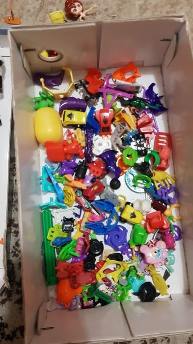 Іграшки кіндер сюрприз та макдональдс