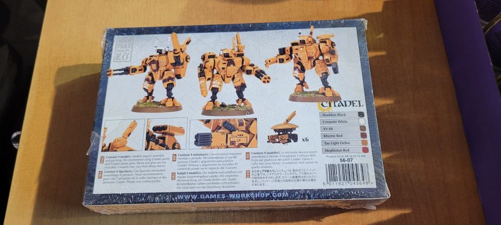 Warhammer 40k XV8 Crisis Battlesuit Team