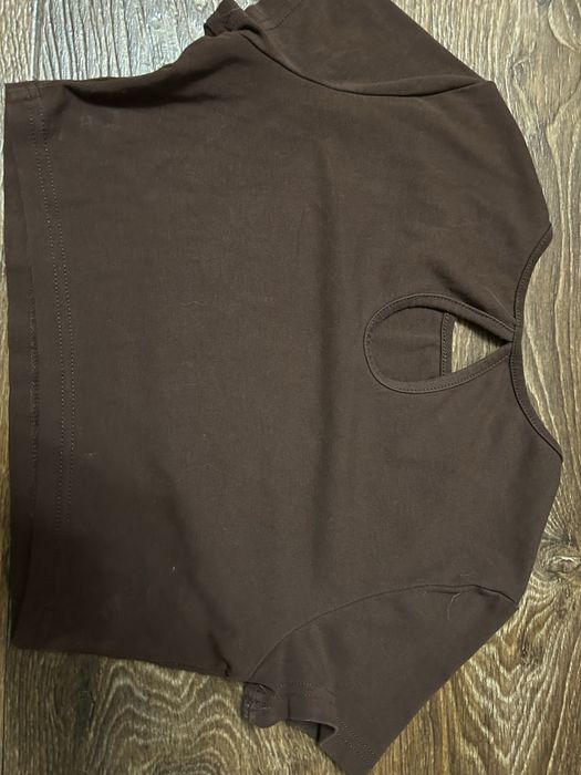 топ летний с вырезом на спине