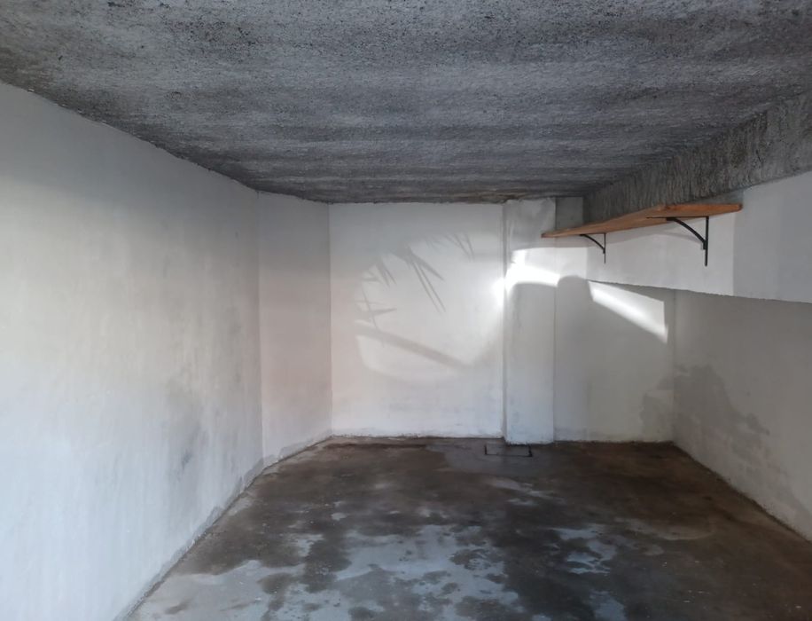 Garagem individual fechada para arrendar