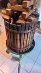 Material vindima (dorna, cubas de inox 250 e 350, e prensa manual)
