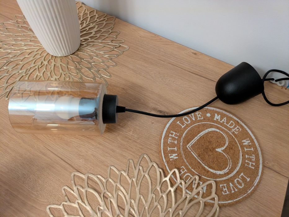 Lampa wisząca z żarówka