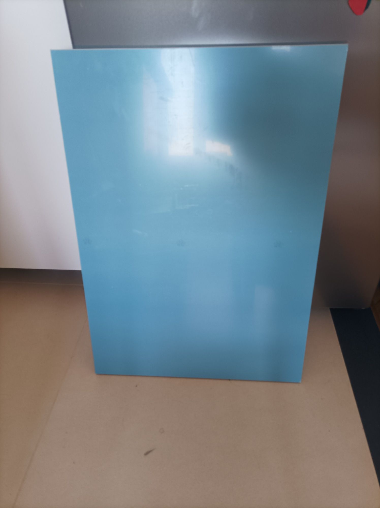Dwa panele Ikea, kolor jasnoszary