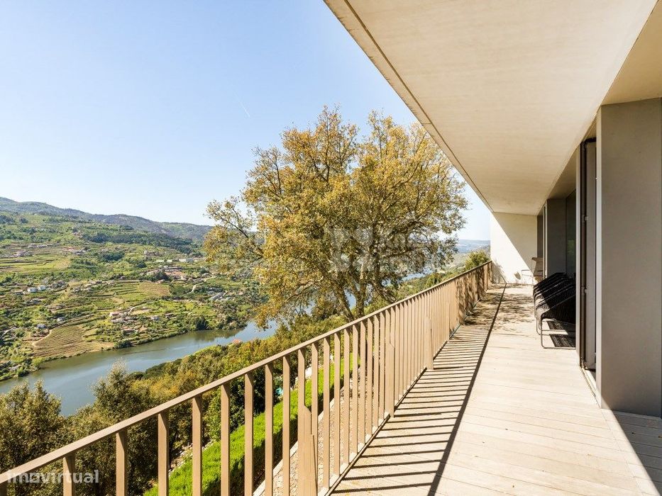 Moradia T4 de dois pisos com vista rio em Baião Porto