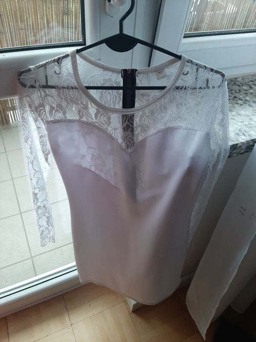 Biała elegancka sukienka