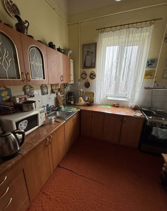 Продаж в центрі 3 кімнатноі квартири