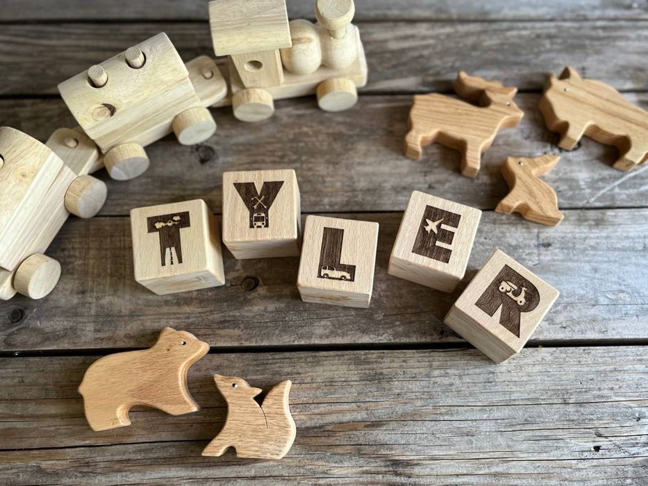 Drewniane klocki dekoracyjne z imieniem dziecka
