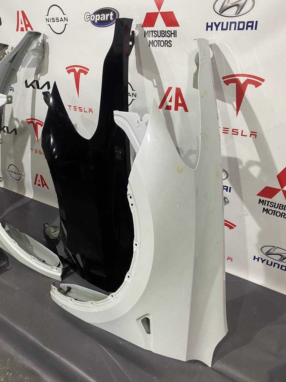 Крило переднє Tesla Model Y 1493452-E0-A 1493451-E0-A