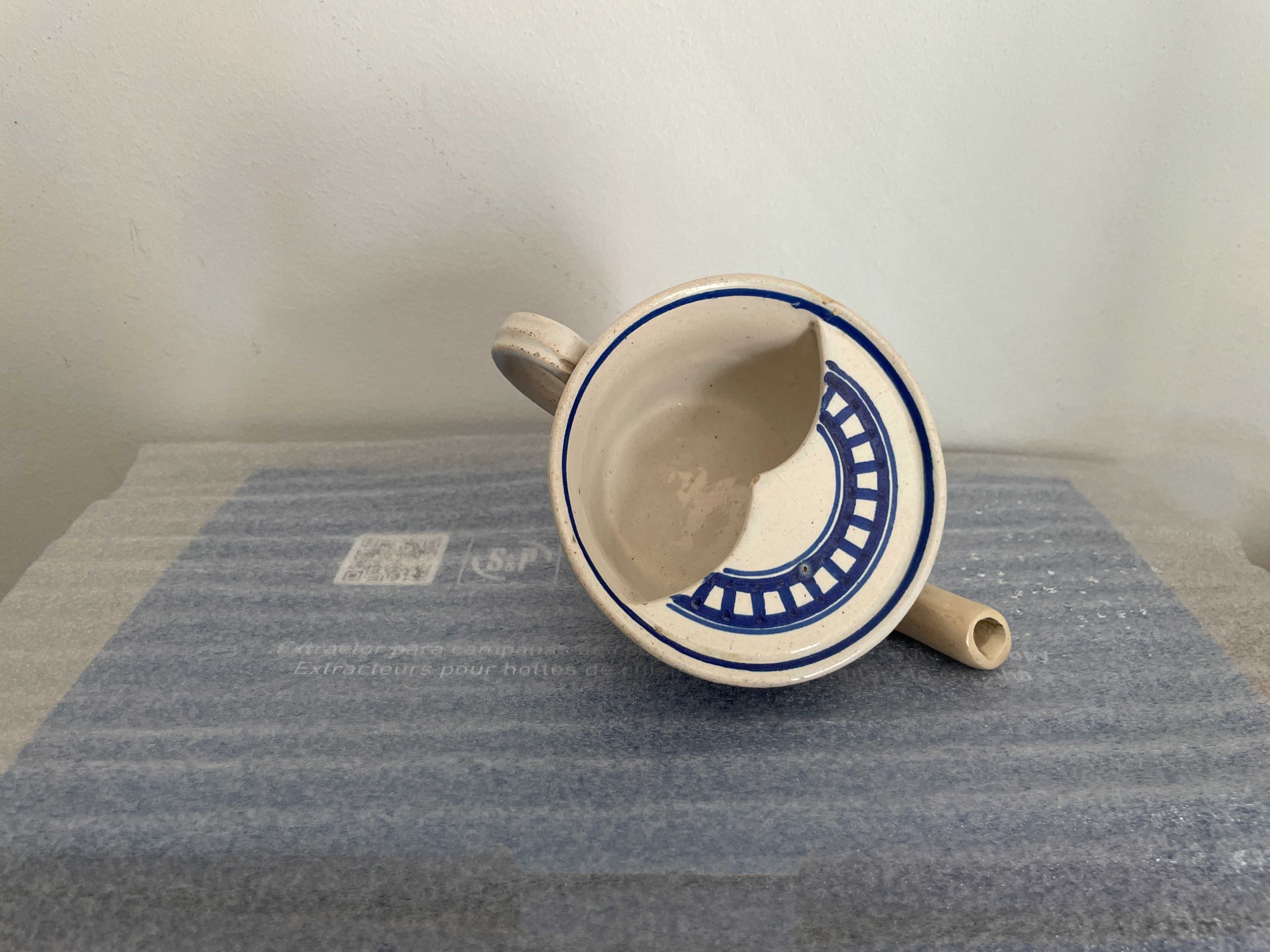 Bica de Caldo em Faiança com Restauro no Bico
