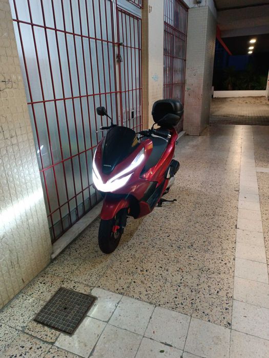 Vendo Honda PCX 125 com Topcase + Equipamento