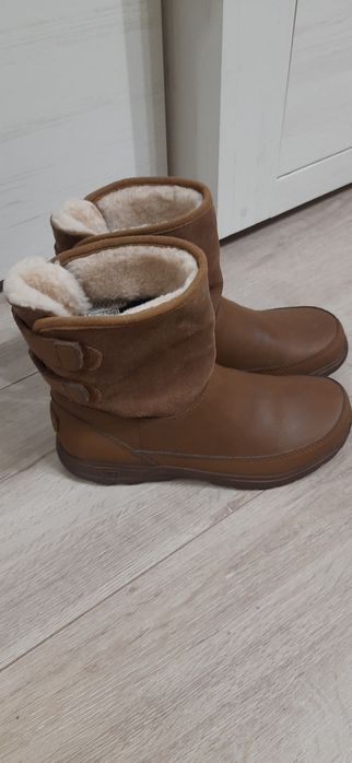 НОВІ зимові напівчобітки UGG