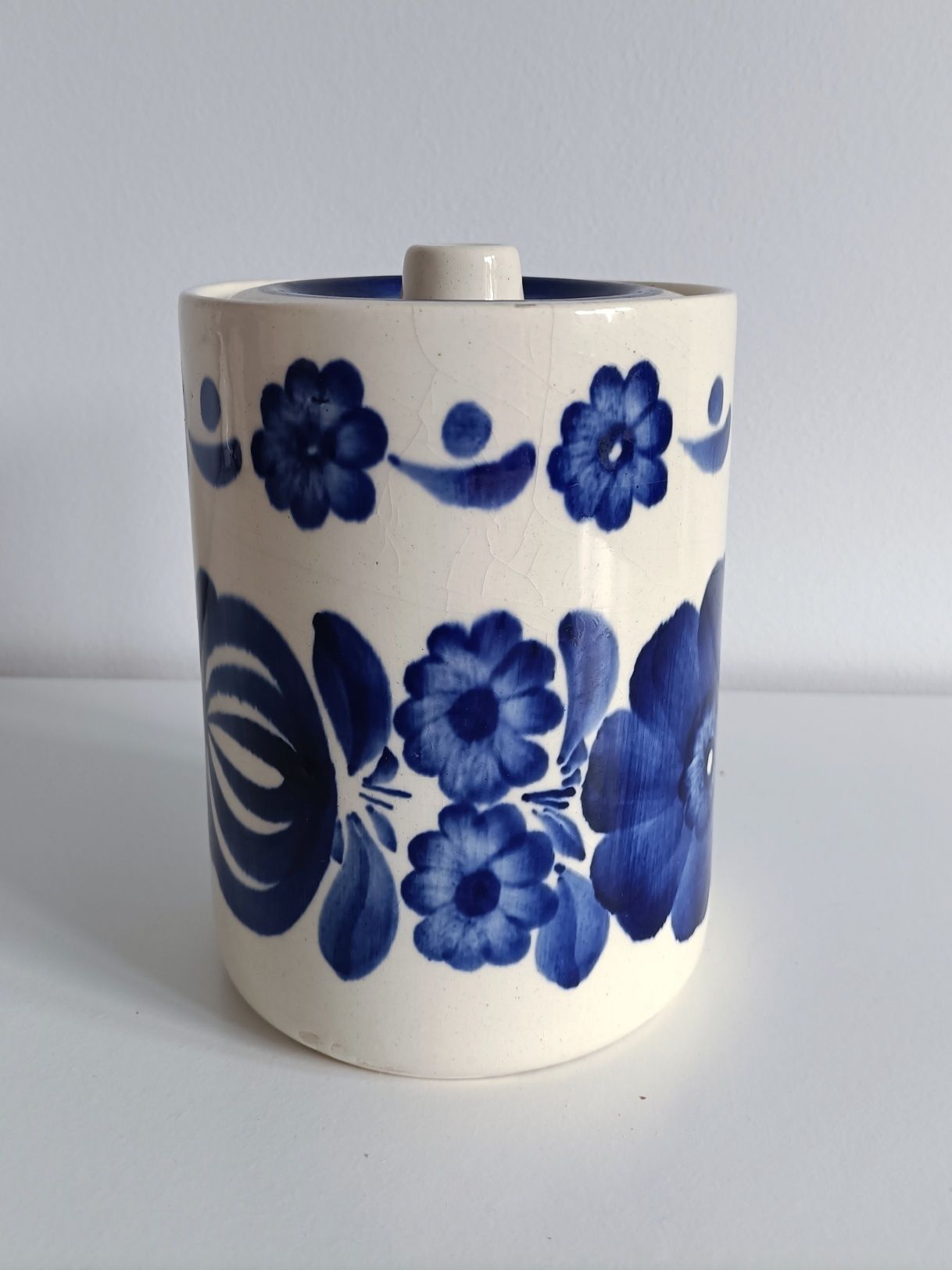 Ceramiczny pojemnik fajansowy z pokrywką prl