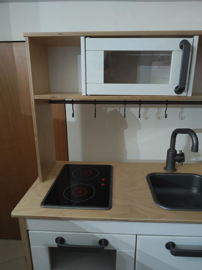 Cozinha Ikea de brincar + mesa + cadeiras