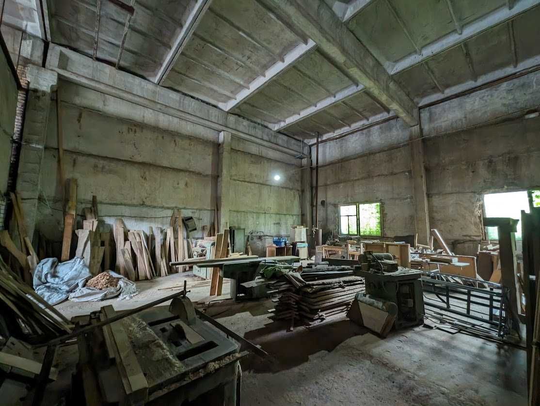 Продам виробничу базу 1300 кв.м. на приватизованій ділянці в 0.5 га