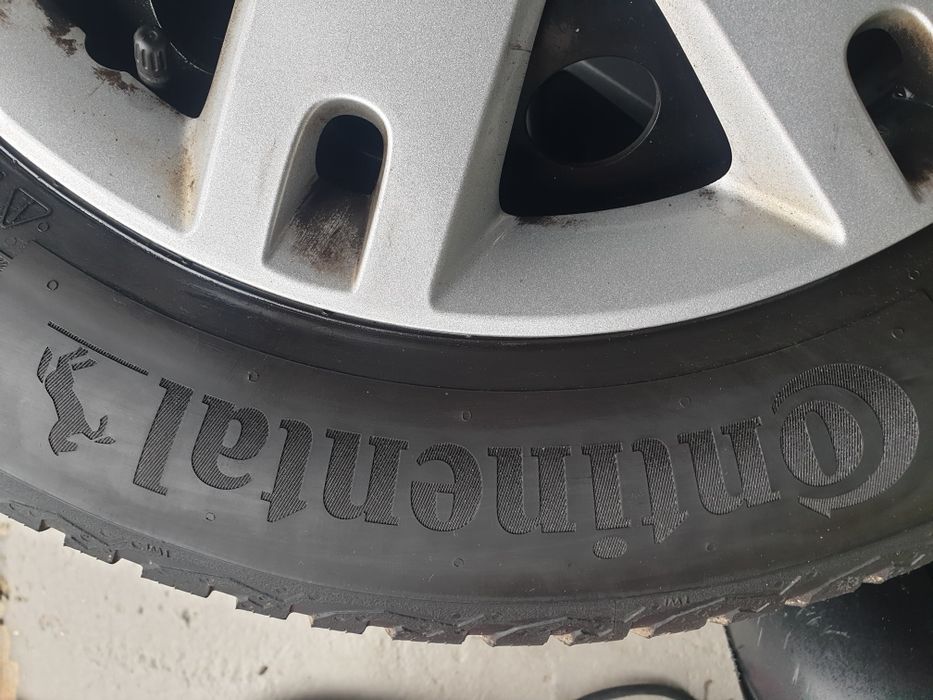 Komplet kół zimowych  r. 15 rozstaw 4x 108  + kołpaki Ford