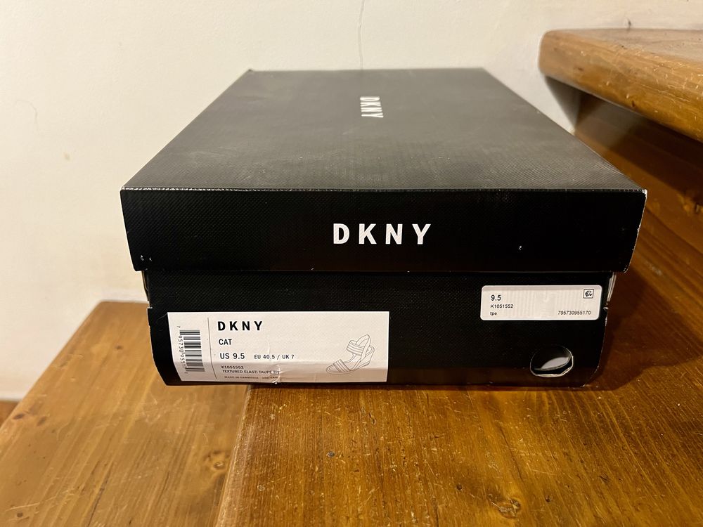 Босоніжки DKNY 40.5