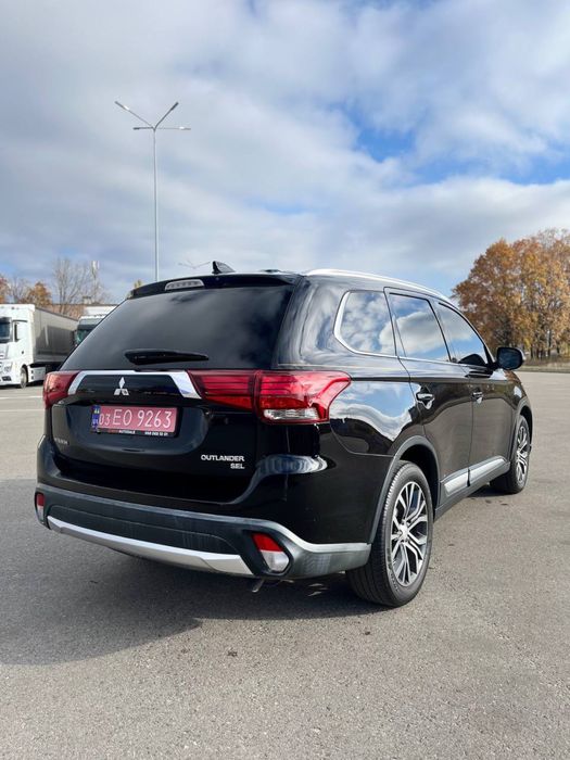 Mitsubishi Outlender 2.4 бензин 2017 рік