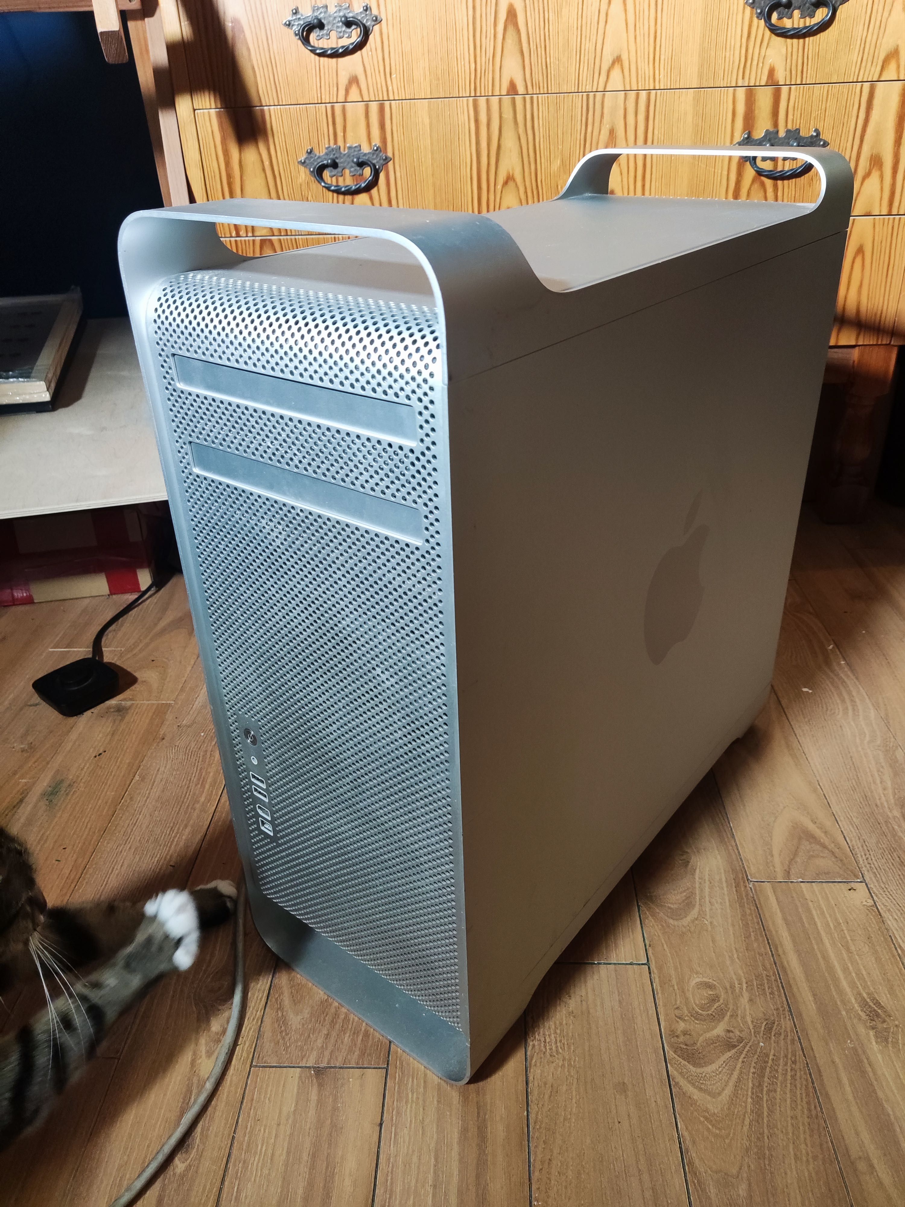 Apple Mac Pro 3.1 32GB; 2x2.8GHz Quad-Core Xeon=8rdzeni GTX680, SSD