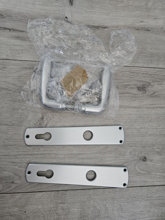 Klamka do drzwi aluminiowa z szyldem na klucz – komplet