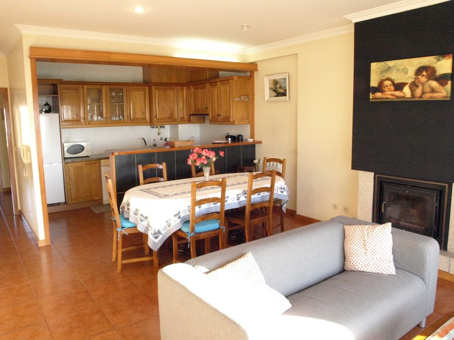 EPS41, espaçoso T3 Duplex em condomínio frente praia. Linda vista mar.