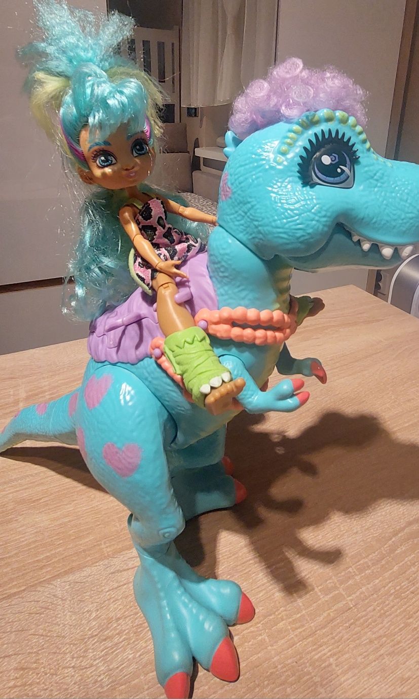 Dinozaur i 2lalki