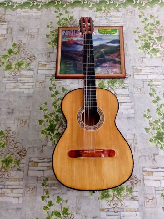 Гітара не акустична