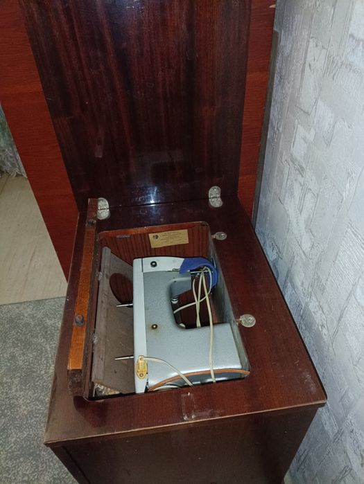 Швейная машина ЧАЙКА-lll б/у, в хорошем состоянии.