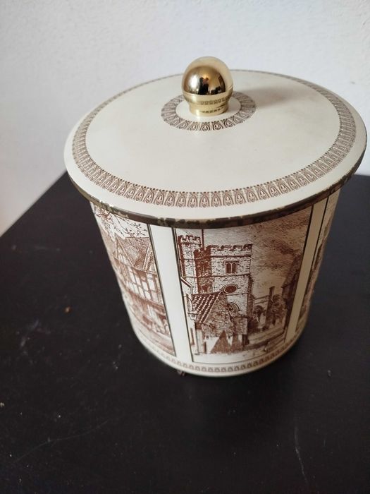 Uma lata para armazenar bolachas ou outra utilidade