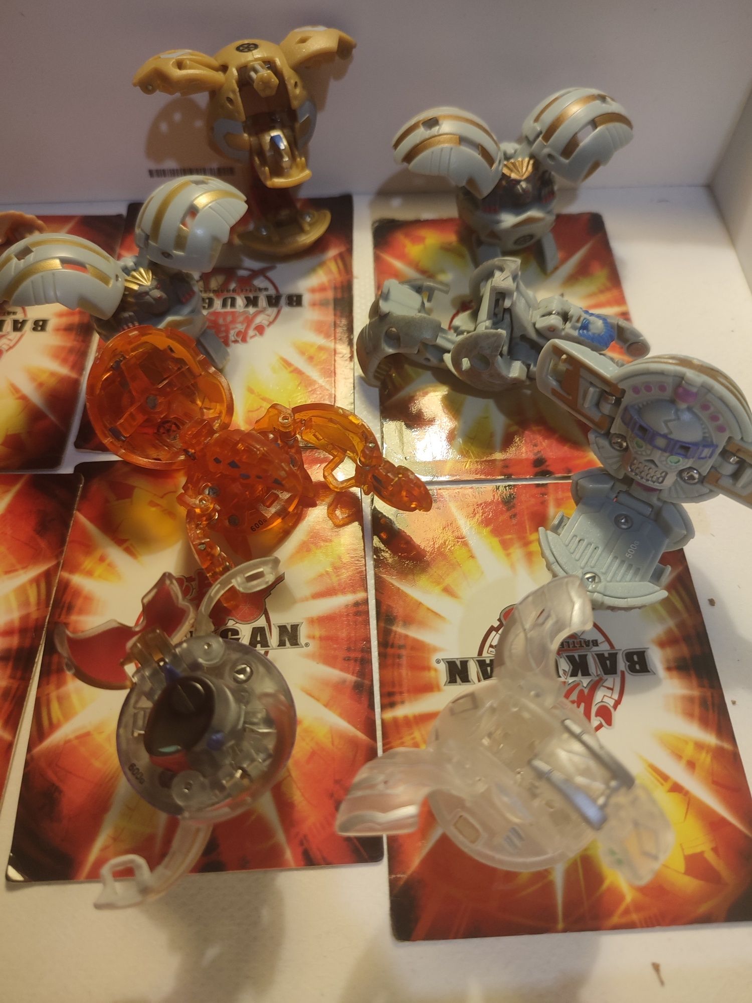 Bakugan 100 sztuk różne B2 dragonoid hydranoid lumitroid