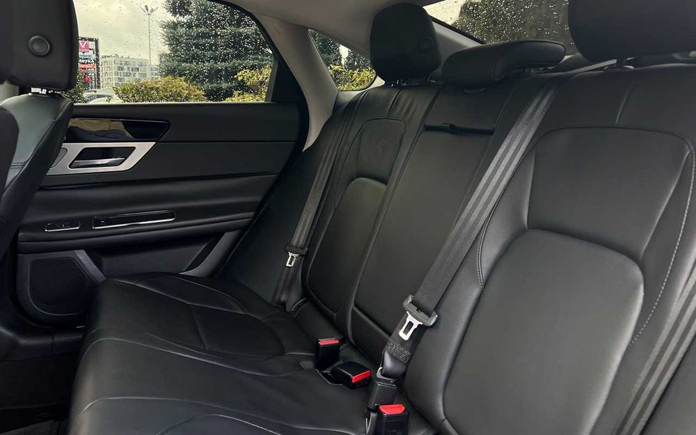 Jaguar XF 2015 рік