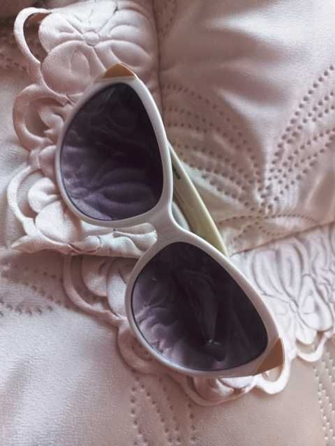 Okulary przeciwsłoneczne Avon - Miriam