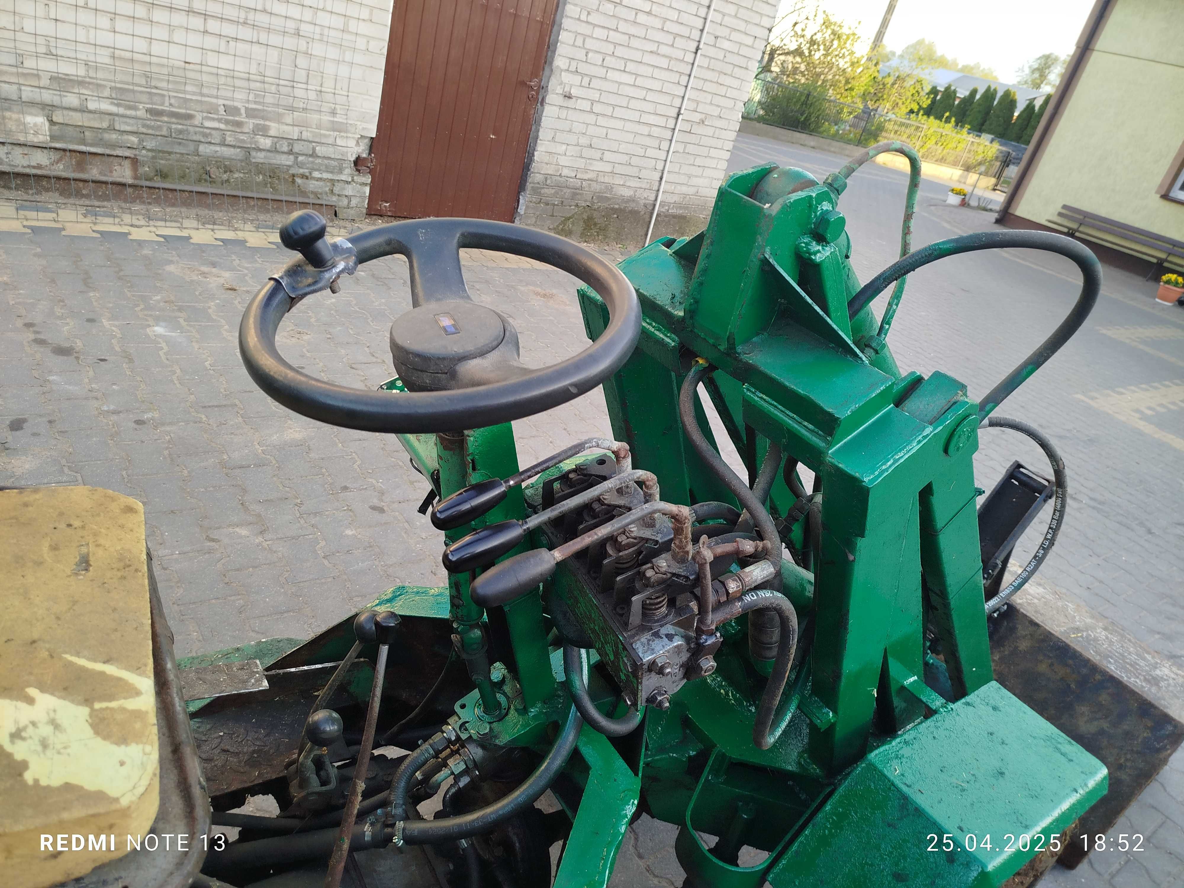 Sprzedam mini Ładowarkę   szer 1 m 4x4