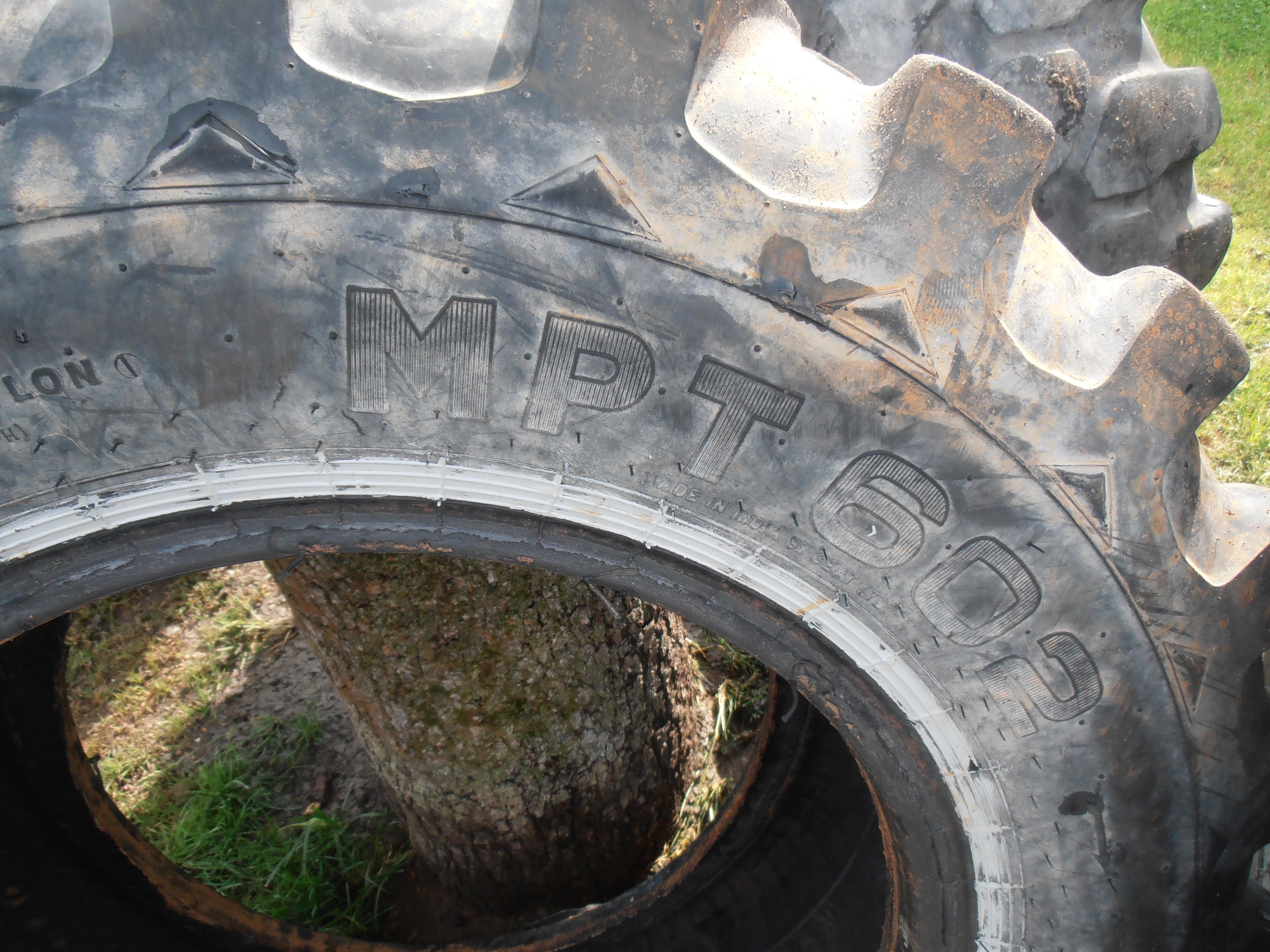 Opony  12,5 R-20