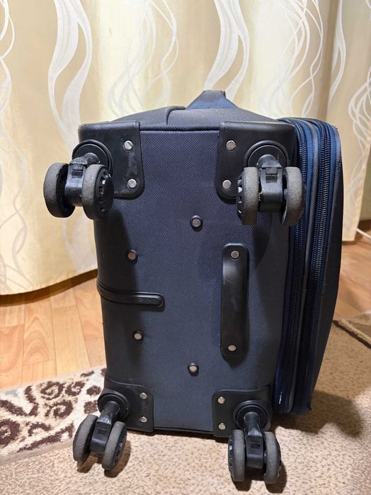 Валіза на колесах.