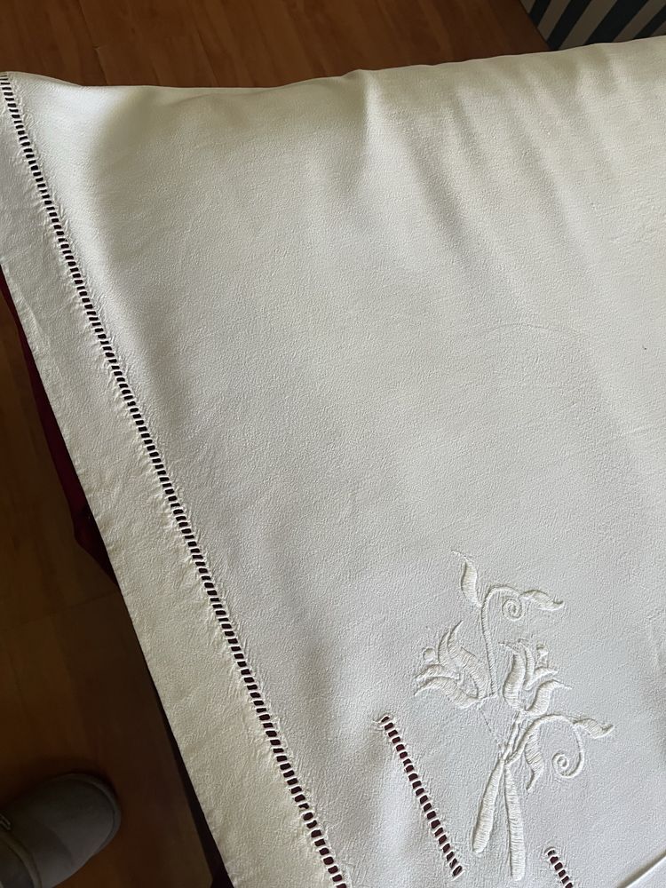 Lençol antigo bordado