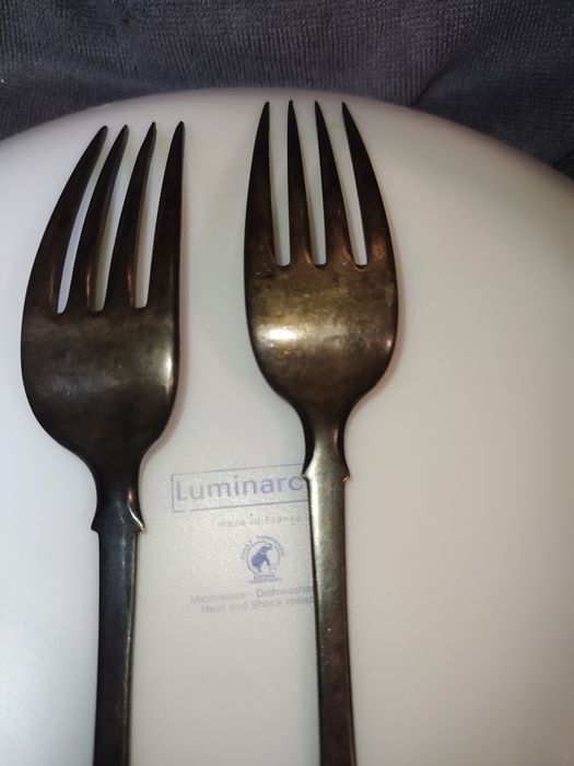 Продам серебряные вилки с клеймом Хлебникова,84пробы.